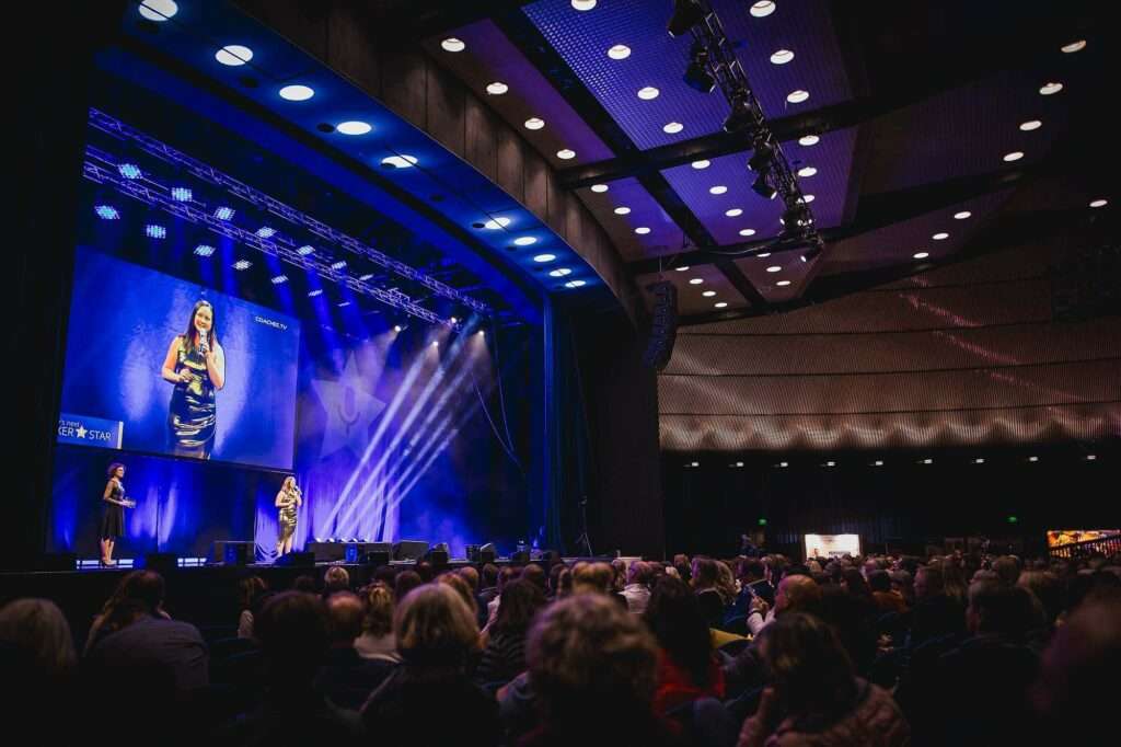 Angela Kiemayer on Stage Germanys next Speakerstar